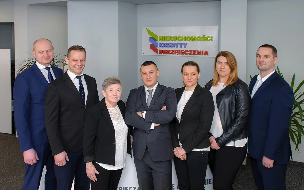 Zespół NKU Radom w biurze firmy – doradcy nieruchomości, kredytów i ubezpieczeń